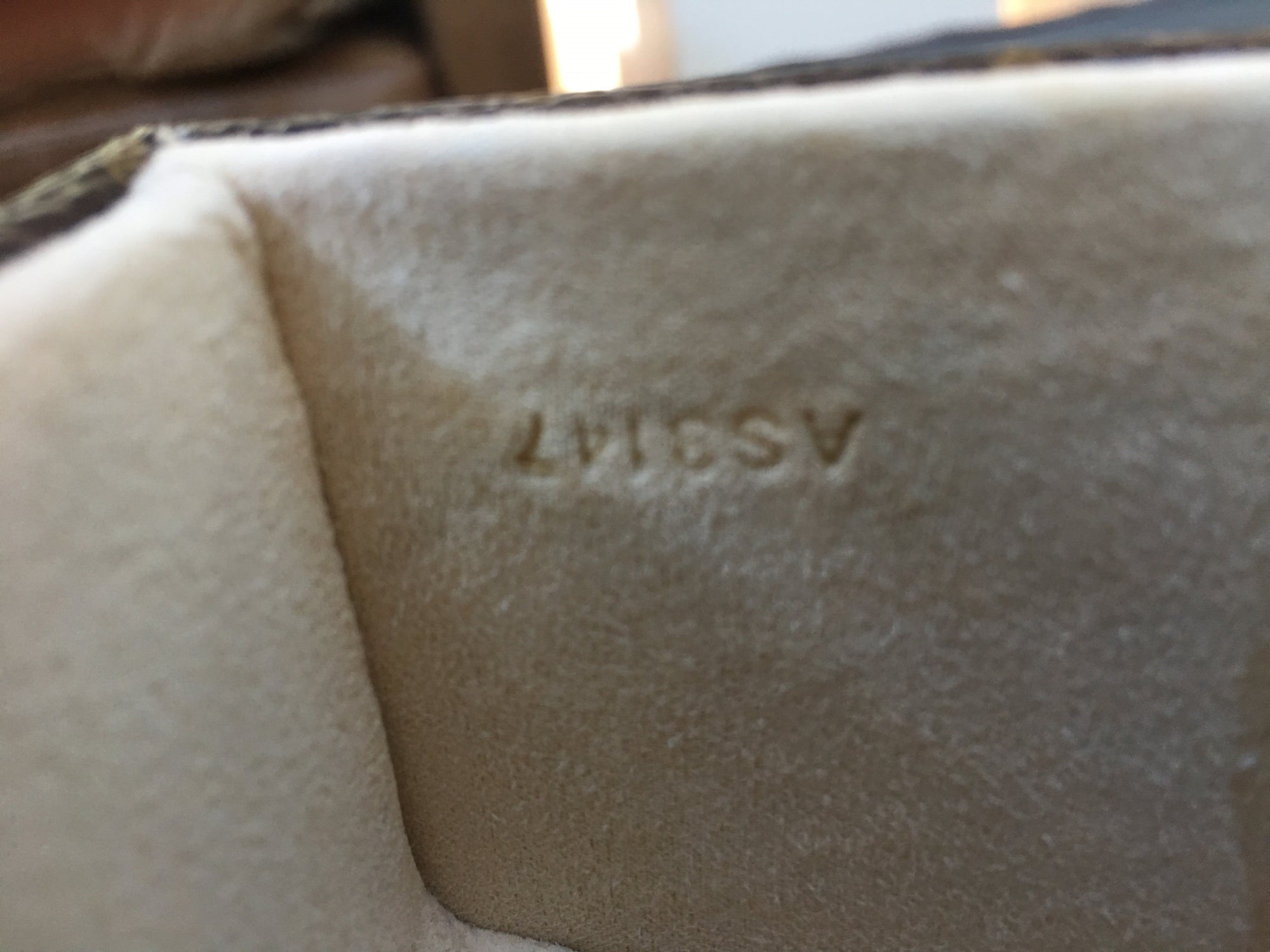 Louis Vuitton Coffret 8 Montes Monogram M47641