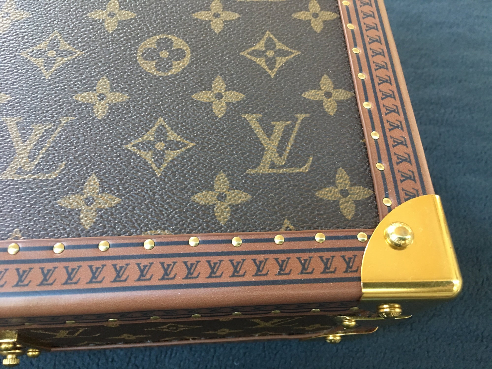 Louis Vuitton Coffret 8 Montes Monogram M47641