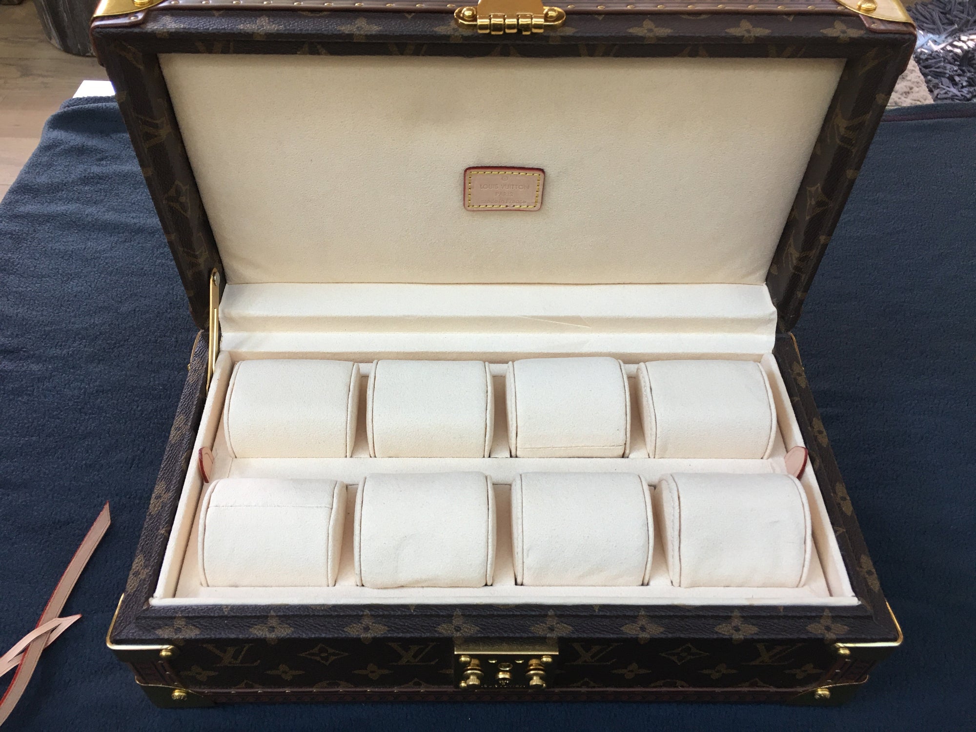 Louis Vuitton Coffret 8 Montes Monogram M47641