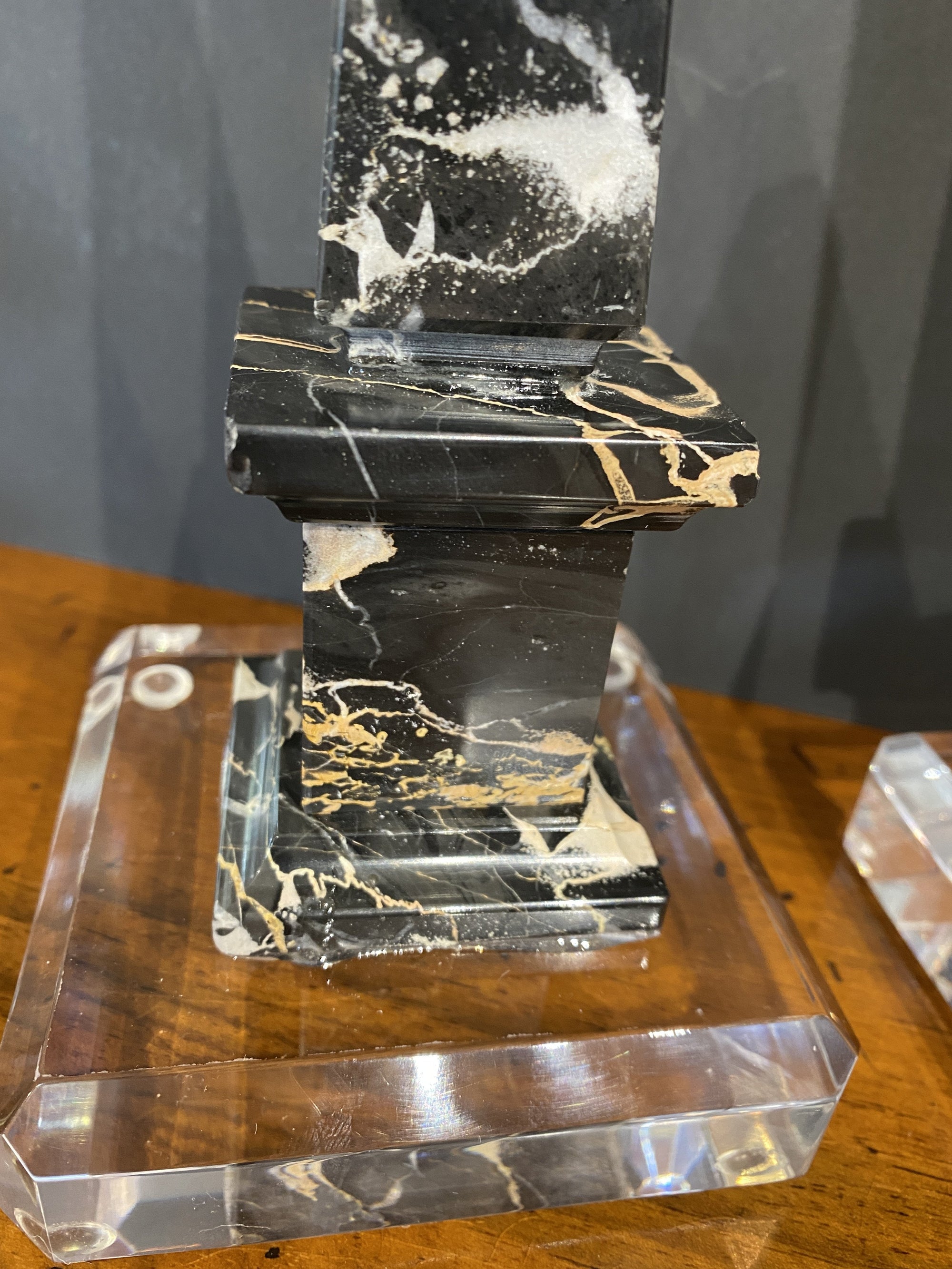 Obelisks Minature Lloyd Paxton, Daniel Bibb