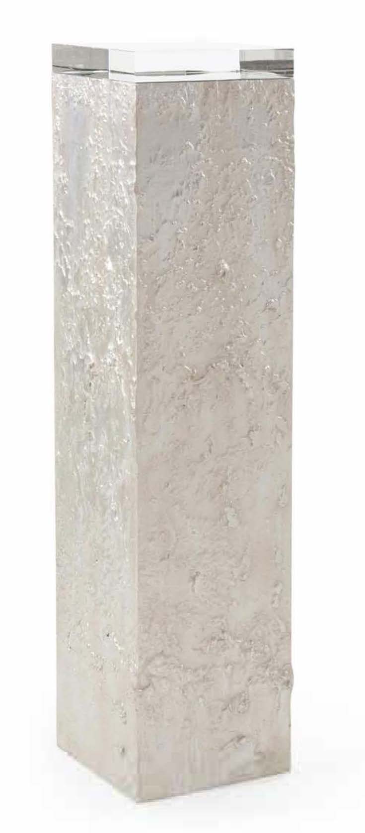 Solo Pedestal