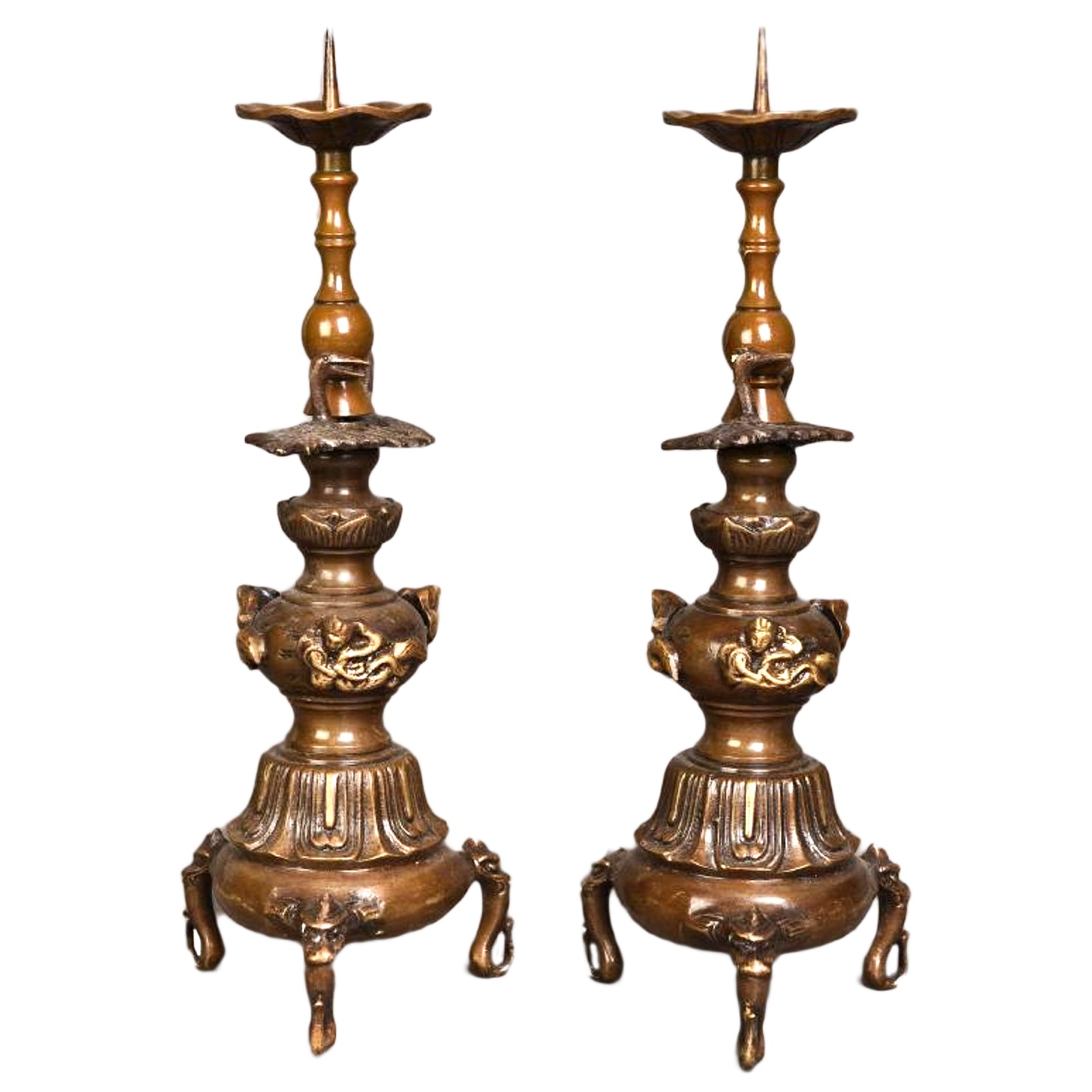 A PAIR OF BRONZE CANDLESTICK, SHOWA PERIOD