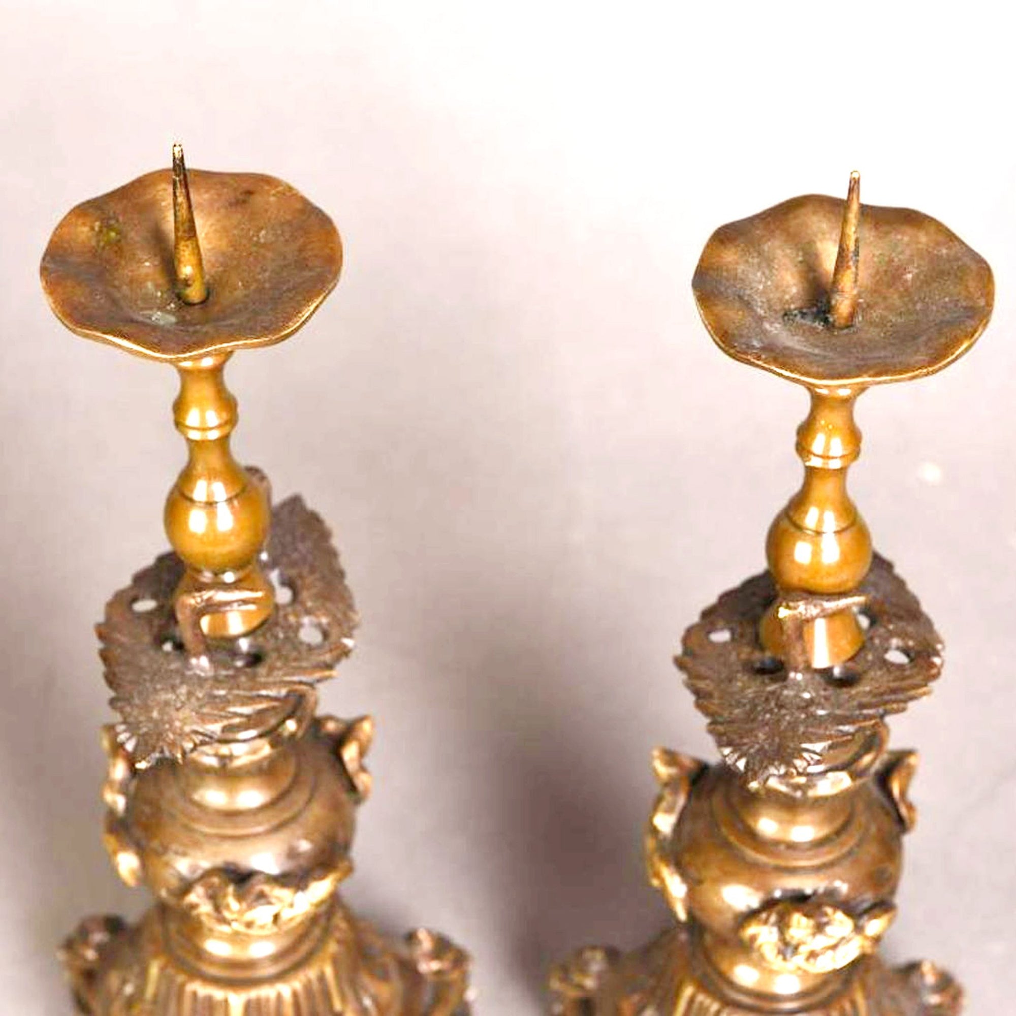 A PAIR OF BRONZE CANDLESTICK, SHOWA PERIOD